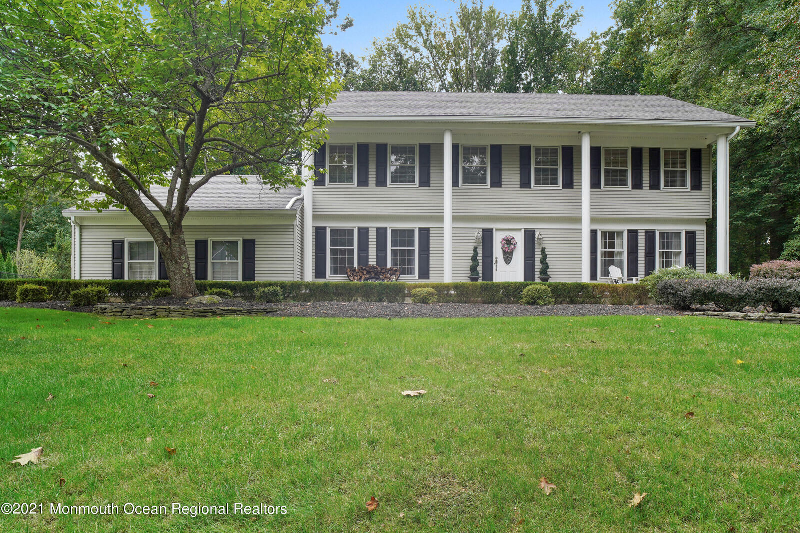 Property Photo:  9 Confield Court  NJ 07701 