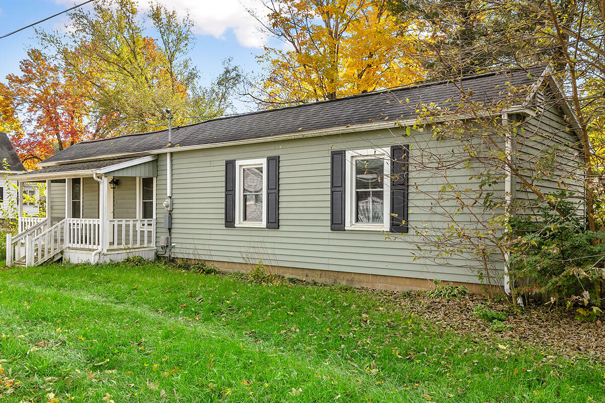 102 Della Court  Allegan MI 49010 photo