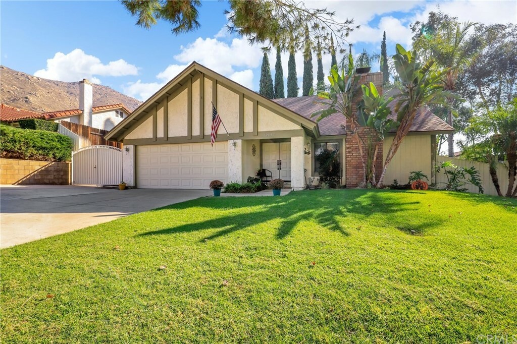 Property Photo:  22833 Finch Street  CA 92313 