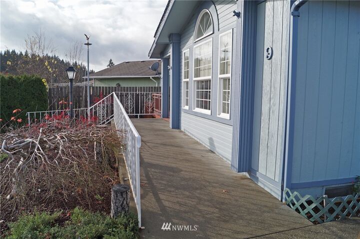 Property Photo:  9 Noel Lane  WA 98584 