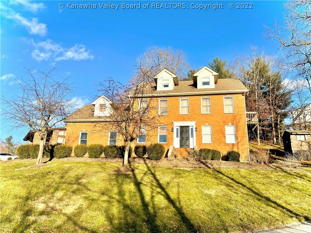 Property Photo: 301 Woodbridge Drive WV 25311