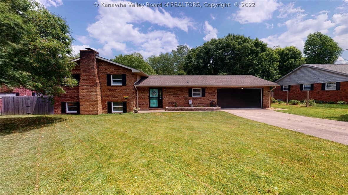 Property Photo: 330 E Maplewood Estates WV 25560