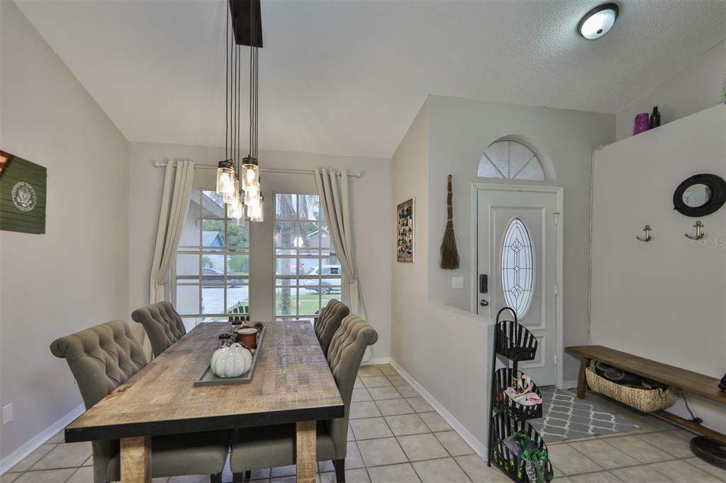 Property Photo:  9720 Glenpointe Drive  FL 33569 