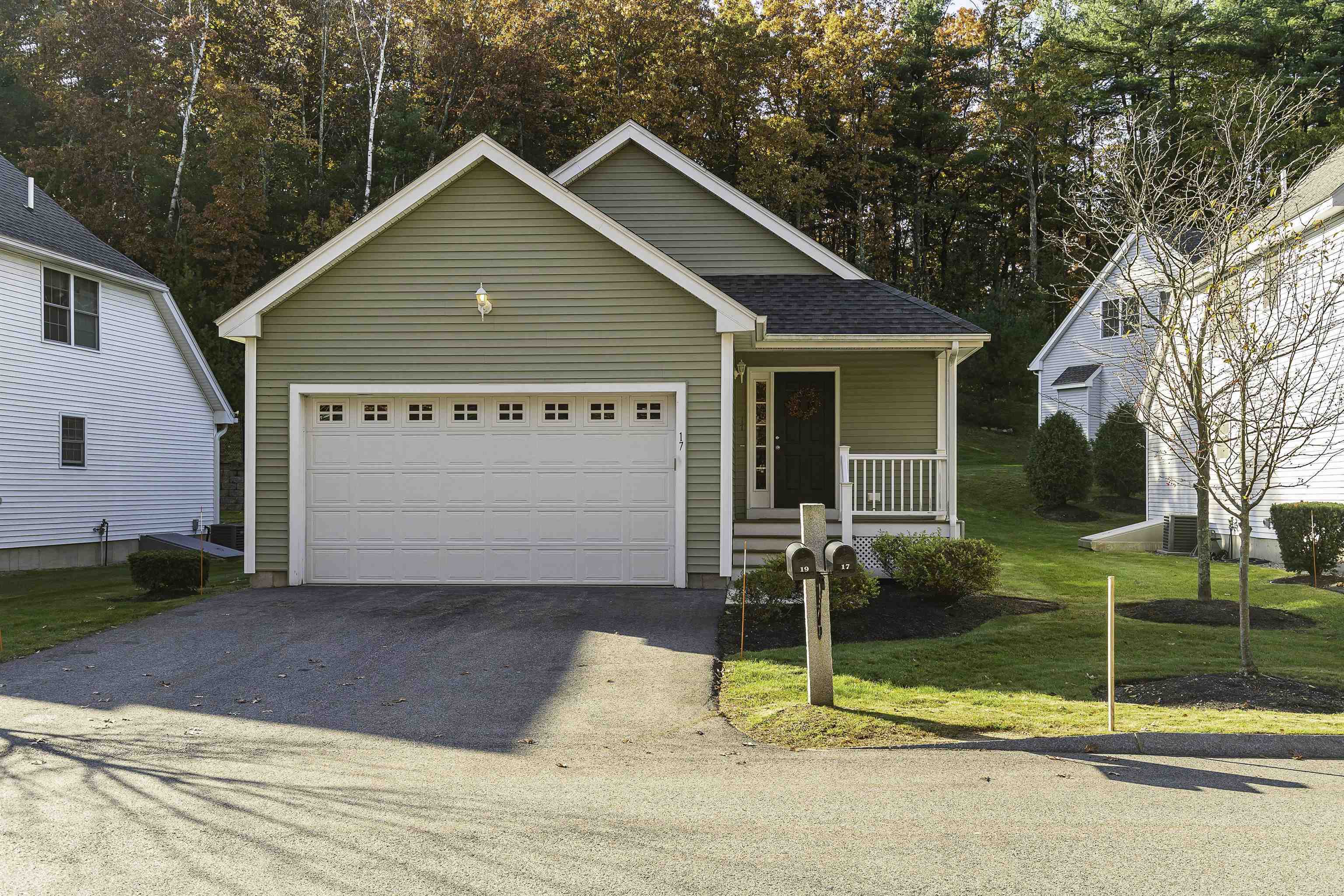 Property Photo:  17 Hollow Ridge Drive  NH 03062 