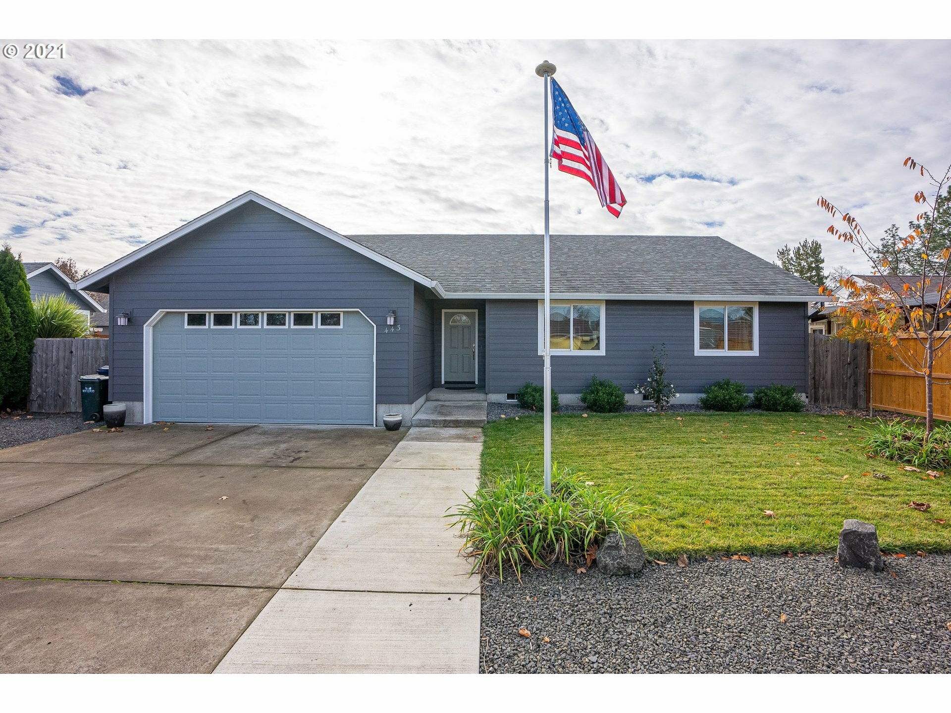 Property Photo: 443 S 47th St OR 97478