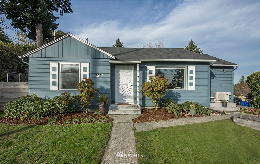 Property Photo:  3204 SW 100th Street  WA 98146 