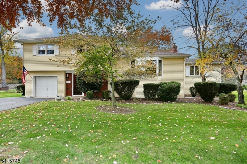 Property Photo:  453 Evergreen Pl  NJ 07652 