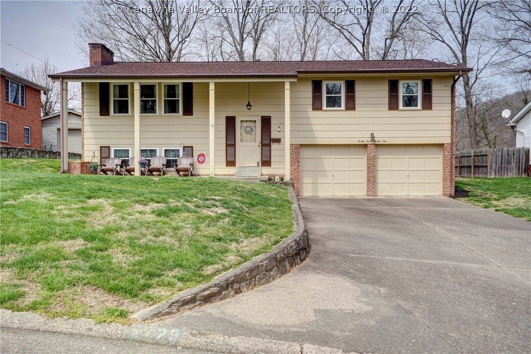 Property Photo: 2729 Lakeview Drive WV 25177