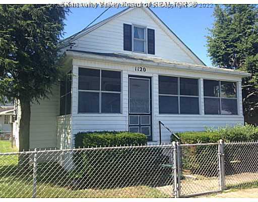 Property Photo: 1120 11th Street WV 25143