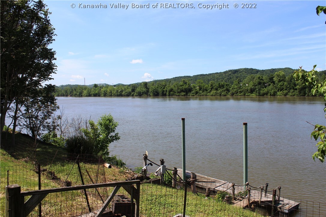 Property Photo: 1332 W 13th Street WV 25143