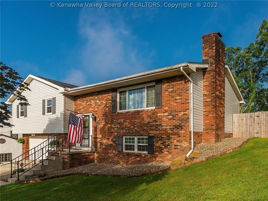 Property Photo: 1501 Lyndale Drive WV 25314