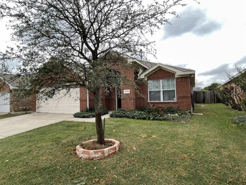 Property Photo:  4028 Summerhill Lane  TX 76244 