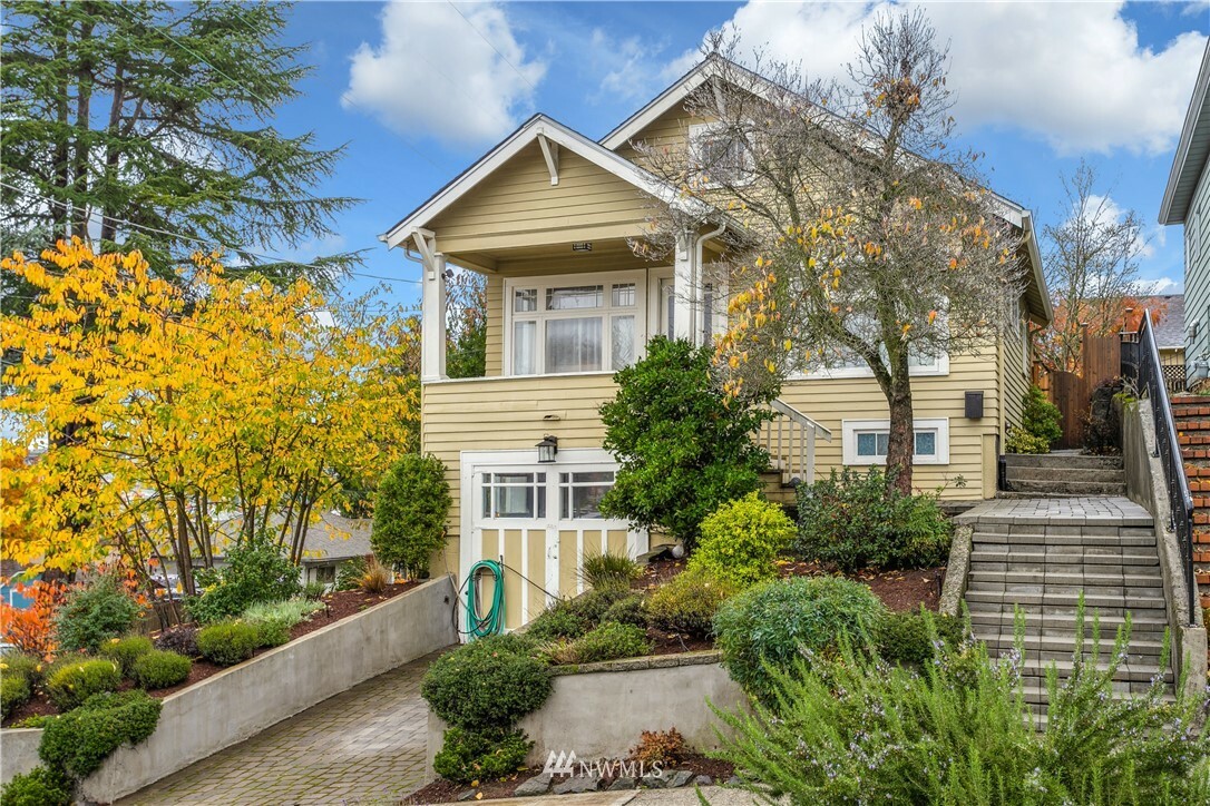 Property Photo: 2726 Mayfair Avenue N WA 98109