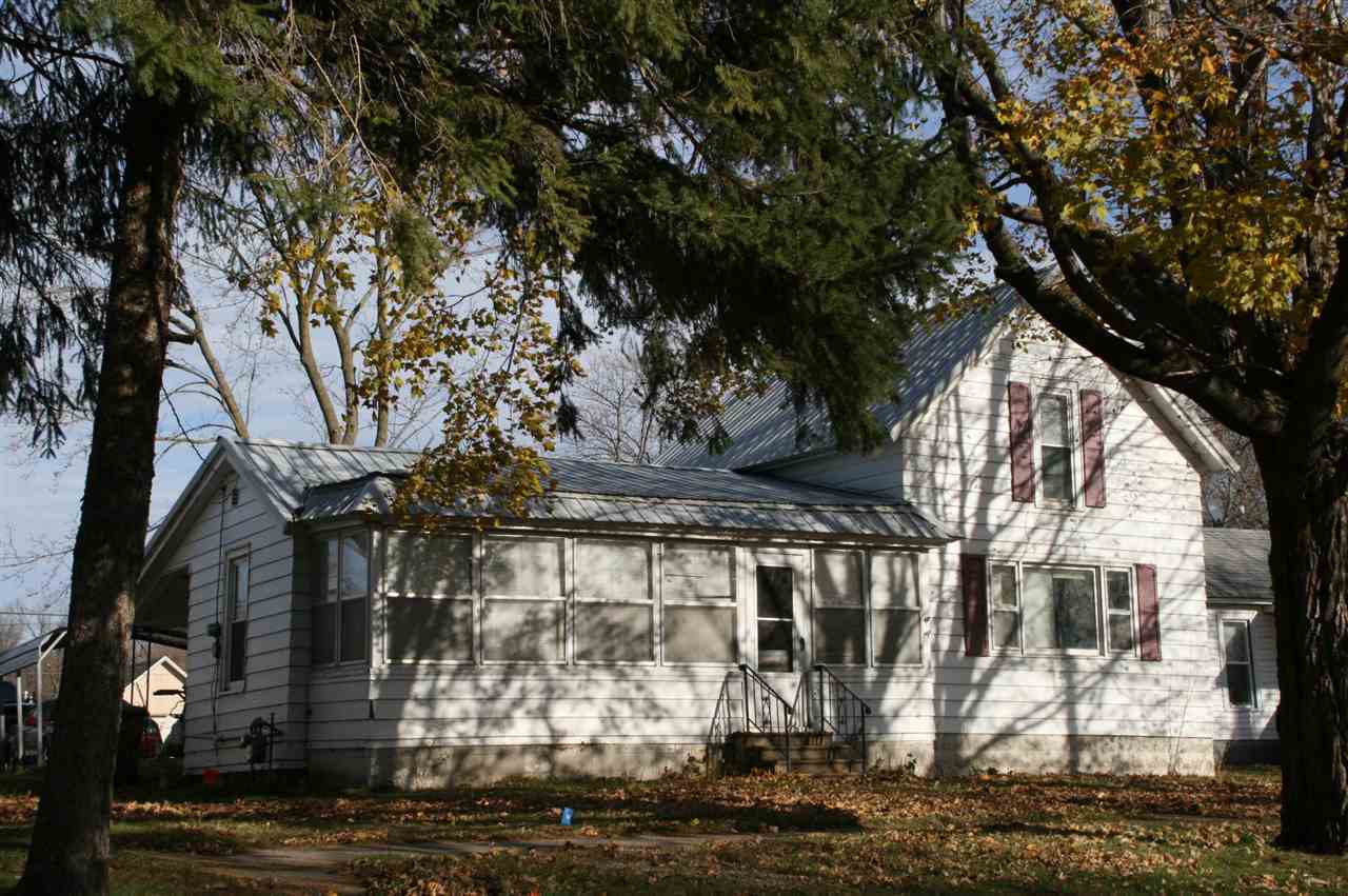 Property Photo:  206 S 1st St  IA 50636 