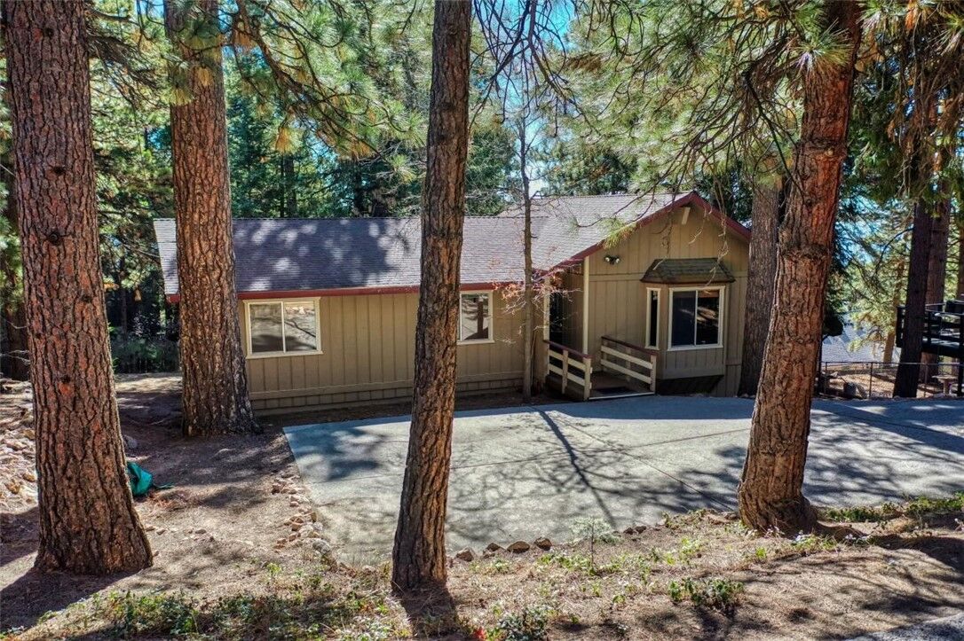 Property Photo: 31157 Valley Oak Drive CA 92382