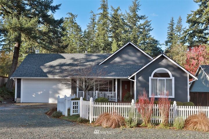 1323 Sealawn Boulevard  Freeland WA 98249 photo