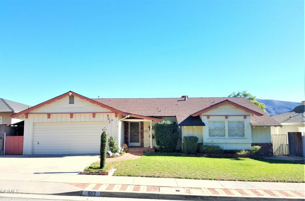 Property Photo:  962 Loma Vista Place  CA 93060 