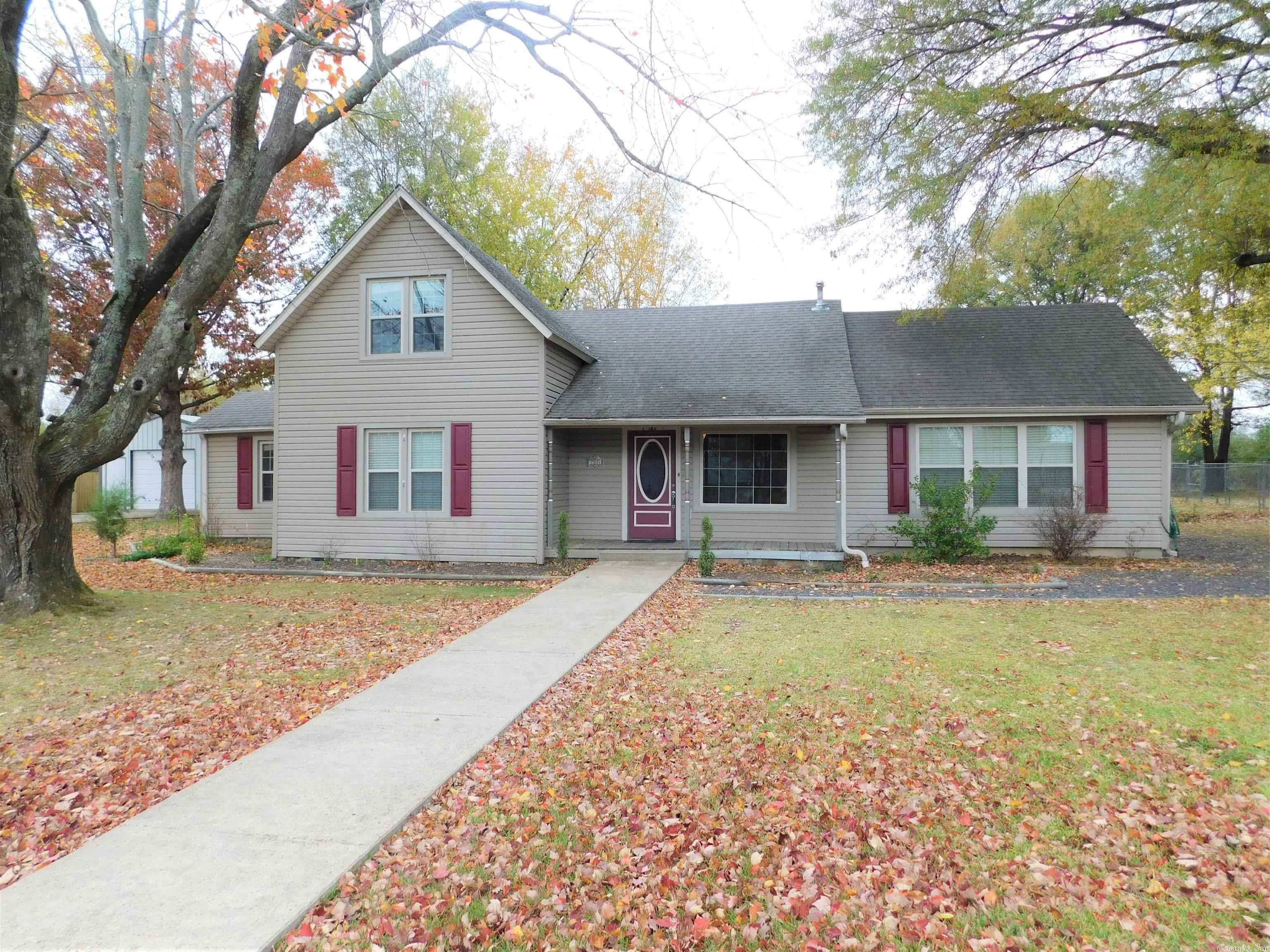 Property Photo:  1501 Oak Grove Avenue  AR 71953 