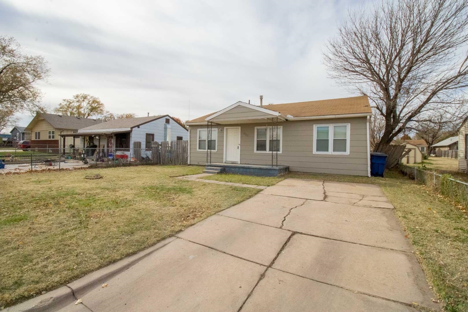 Property Photo:  1725 S Saint Clair Ave  KS 67213 