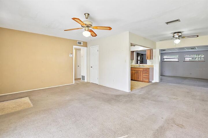 Property Photo:  6021 Oakcrest Cir  FL 32808