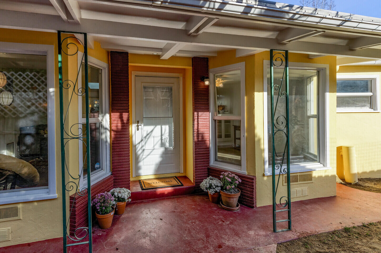 Property Photo: 1595 S Oakdale Avenue OR 97501