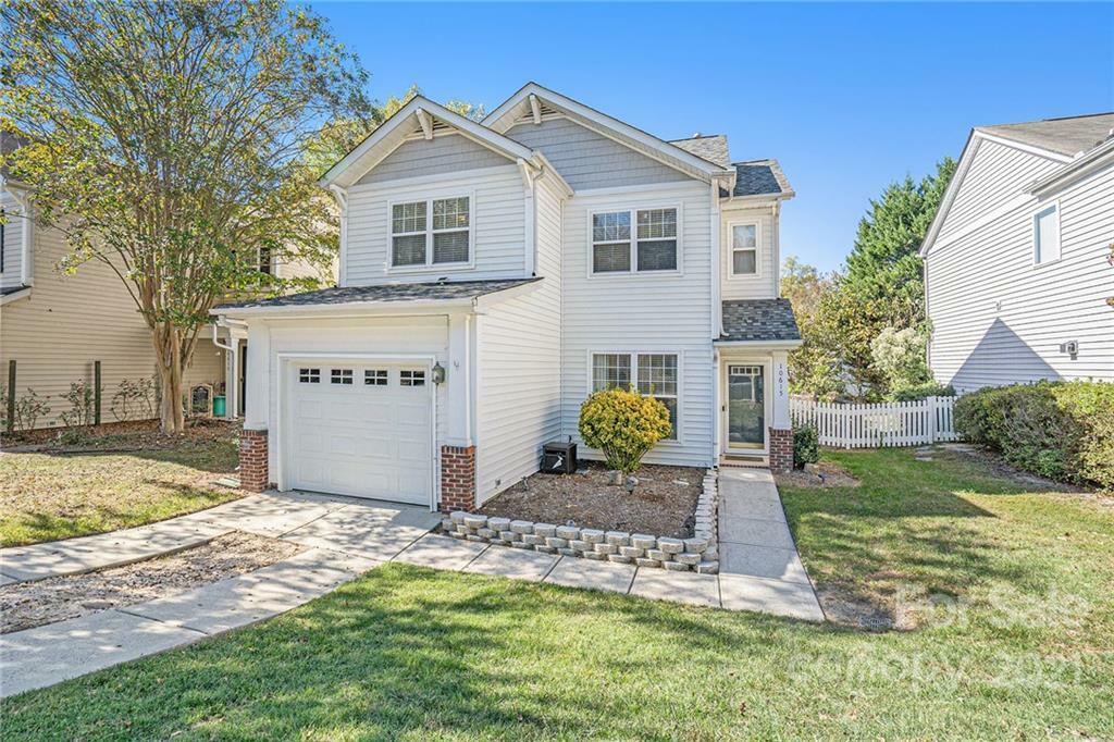Property Photo: 10615 Secret Garden Lane NC 28214