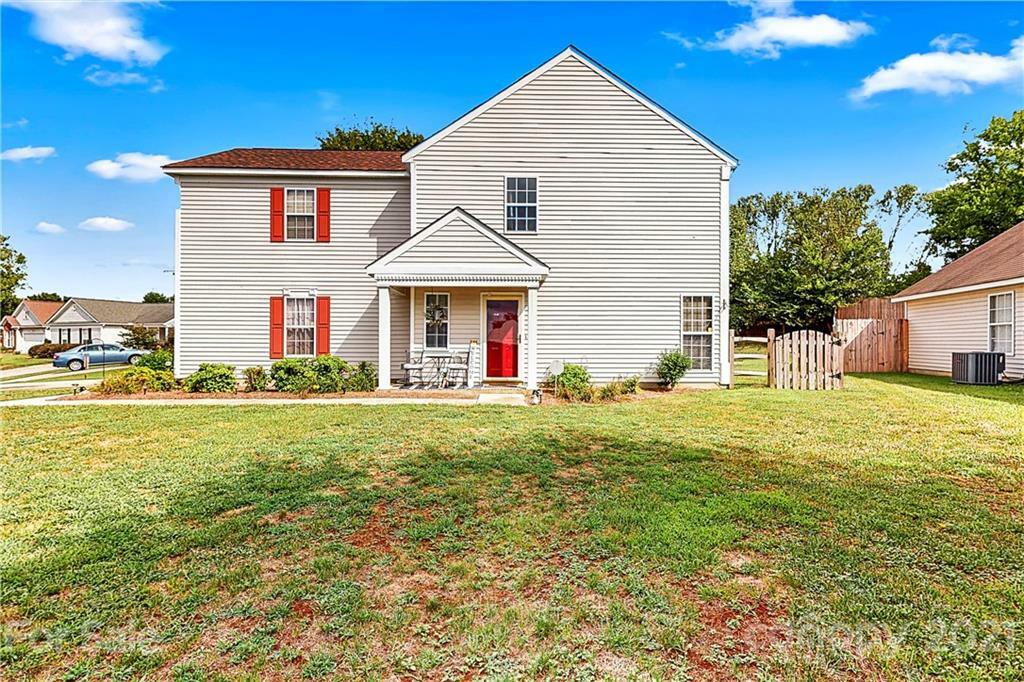 Property Photo: 5012 Drayton Lane NC 28027