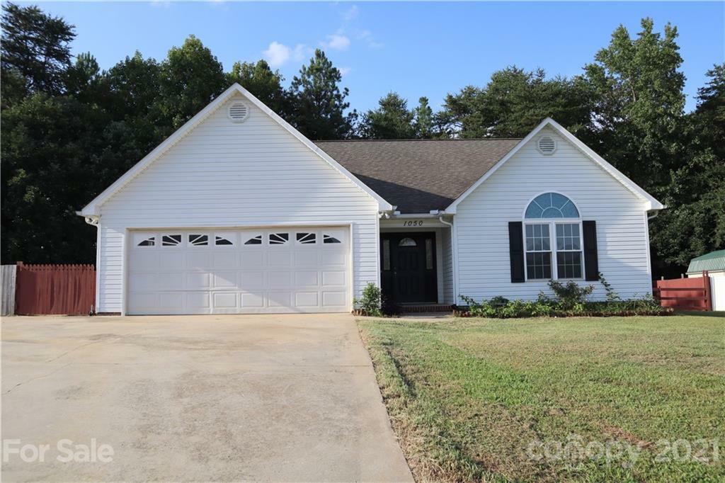 Property Photo:  1050 Pinehaven Drive  NC 28146 