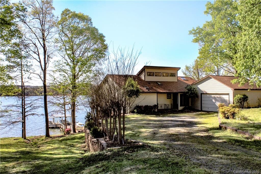 Property Photo: 8908 Lynn Parker Lane NC 28278