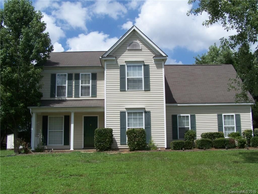 Property Photo:  1702 Silverberry Court  NC 28214 