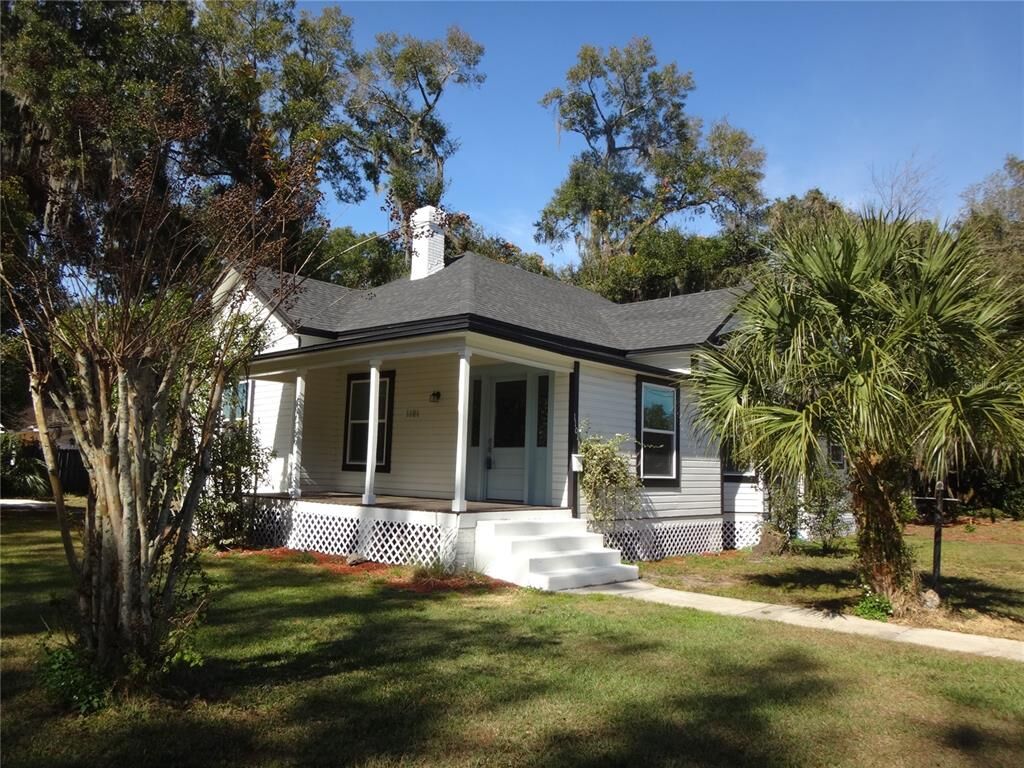 Property Photo:  1101 N Clark Street  FL 33563 