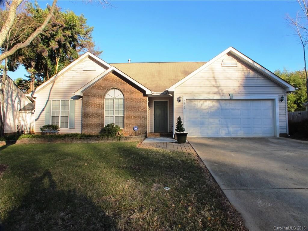 Property Photo: 5807 Country Walk Drive NC 28212