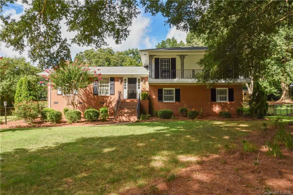 Property Photo: 728 Wingrave Drive NC 28270