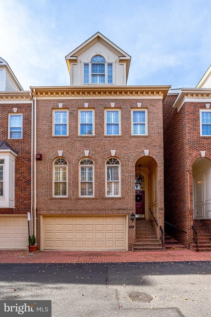 Property Photo:  814 Rivergate Place  VA 22314 