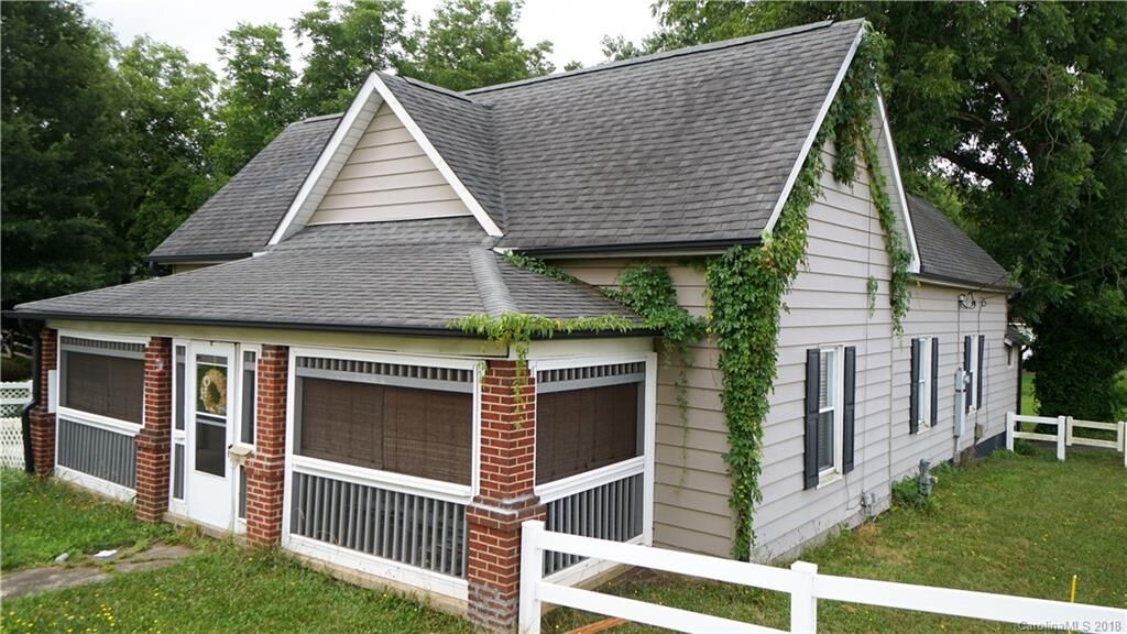 Property Photo:  300 E Ryder Avenue  NC 28088
