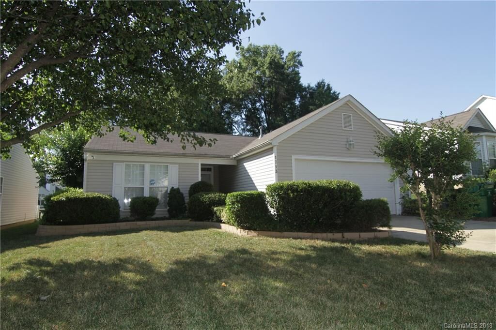 Property Photo: 1713 Oakdale Green Drive NC 28216