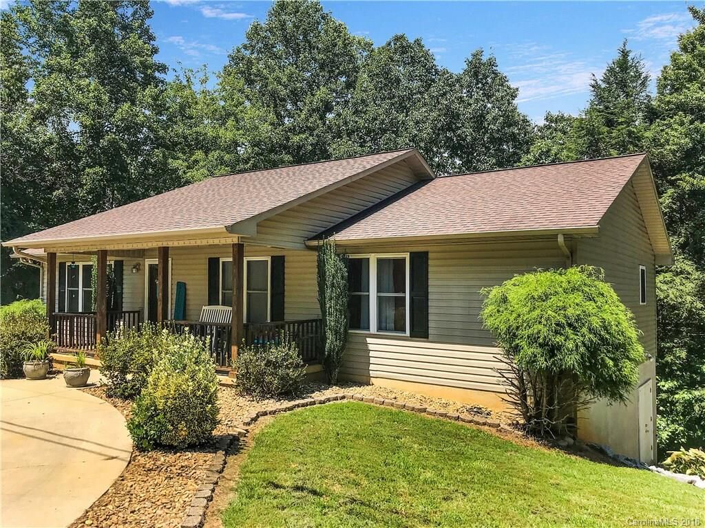 Property Photo: 63 Swanns View Drive NC 28752