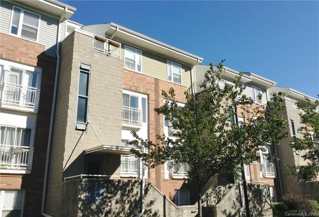 Property Photo:  520 Donatello Avenue  NC 28205 