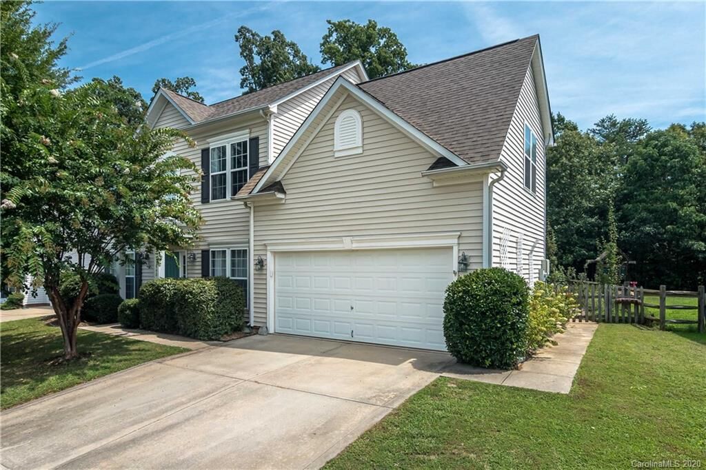 Property Photo: 11940 Cheviott Hill Lane NC 28213