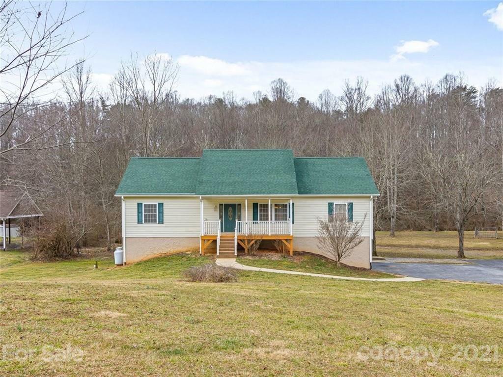 Property Photo:  423 Dogwood Road  NC 28715 