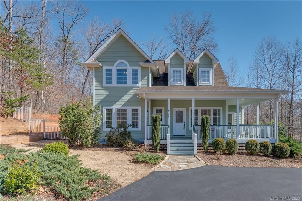 Property Photo: 725 Laurel Ridge Road NC 28722