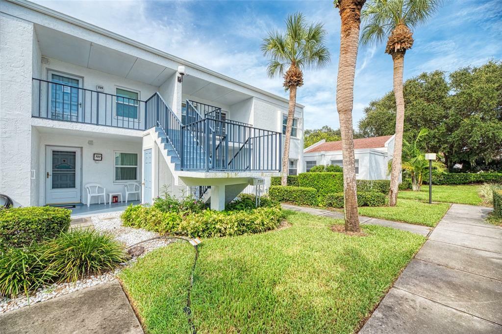 Property Photo:  729 Capri Isles Boulevard 729  FL 34292 