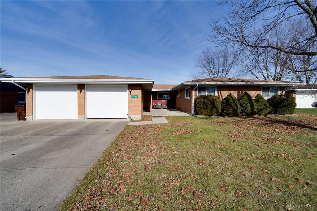 Property Photo: 1029 Cottage Court Drive OH 45324