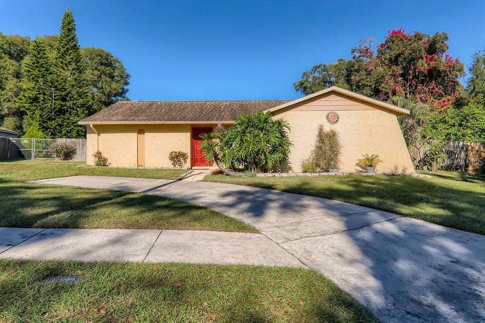 Property Photo:  2323 Merrily Circle N  FL 33584 