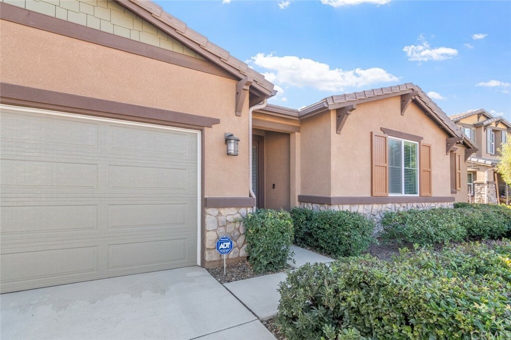 Property Photo:  25831 Roundup Circle  CA 92584 