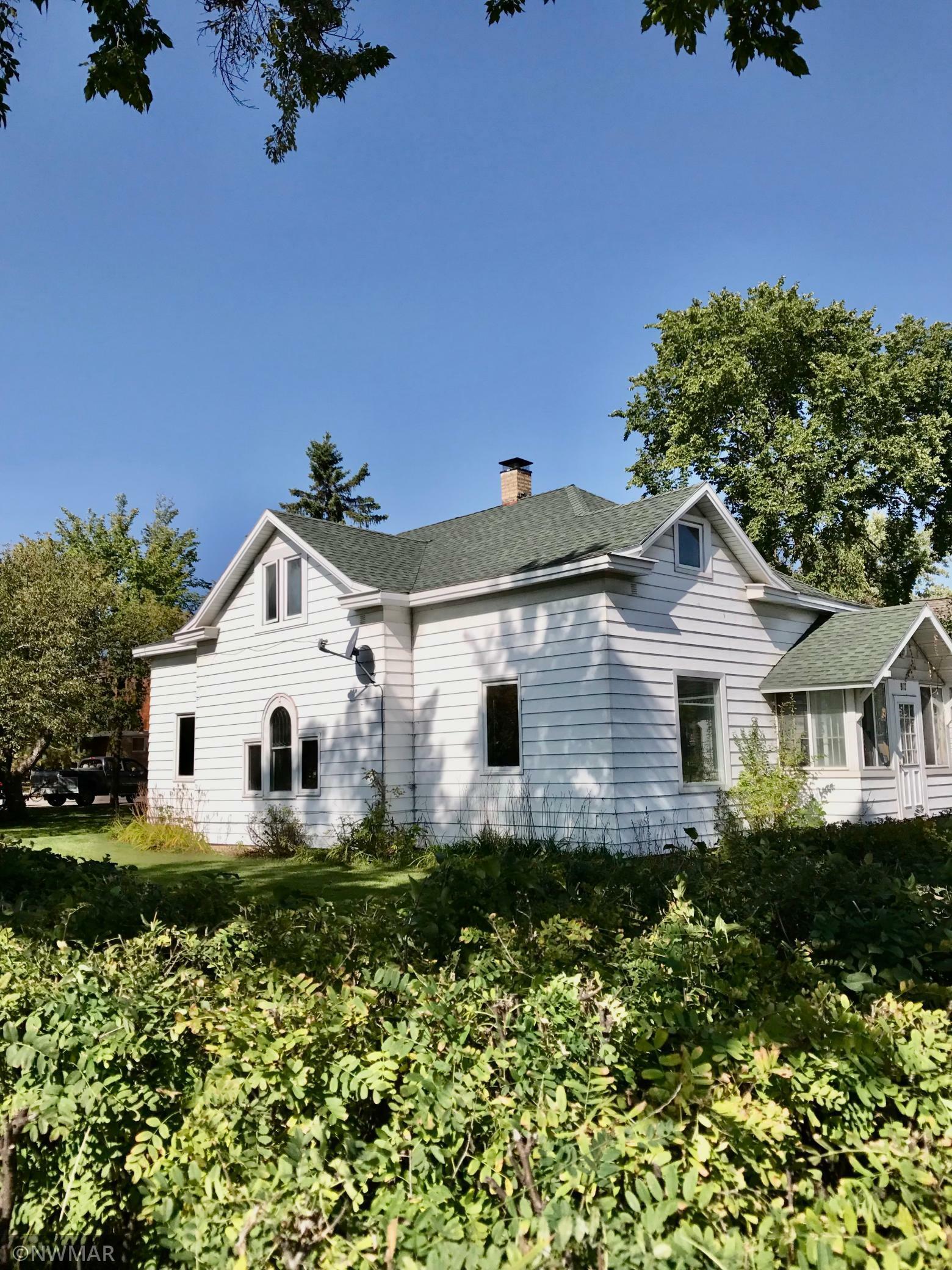 Property Photo:  903 Bemidji Avenue N  MN 56601 