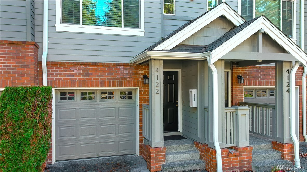 Property Photo:  4122 248th Ct SE 82  WA 98029 