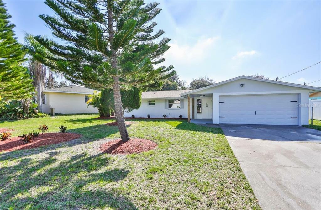 Property Photo:  512 Flamingo Drive  FL 33572 