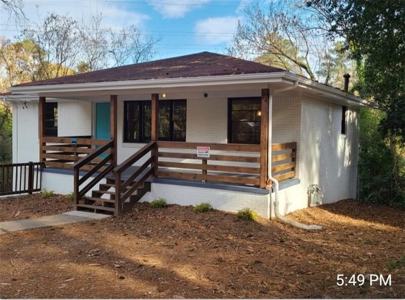 Property Photo:  843 NW Fairburn Road  GA 30331 