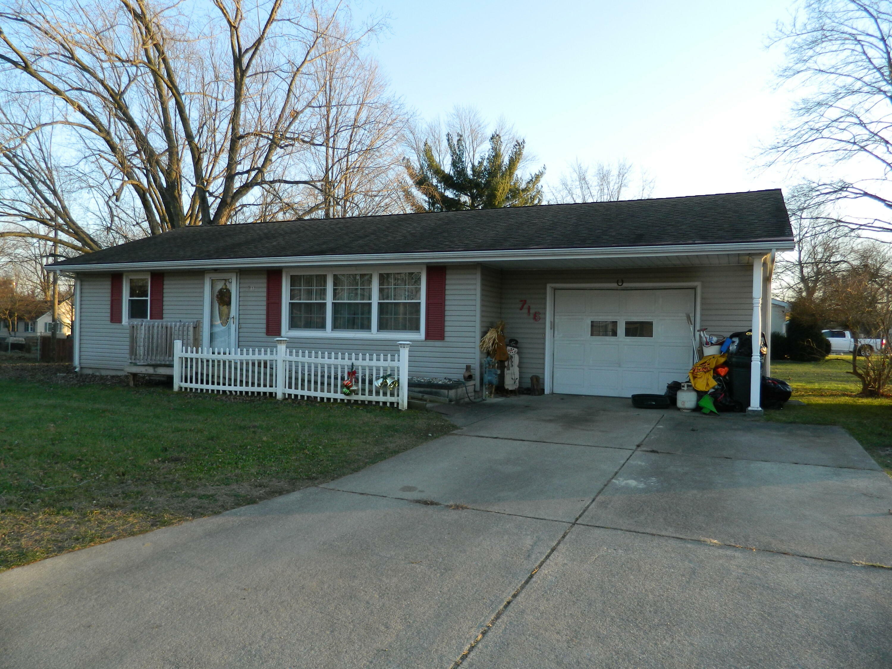 Property Photo:  716 Swartz Street  MI 49093 